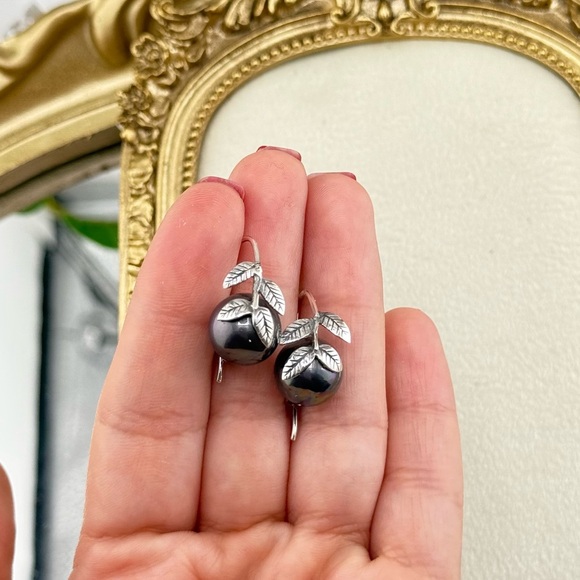 Annika Witt Sterling Silver Black Pearl Drop Earrings – Made in Bali 🖤 - Picture 6 of 10